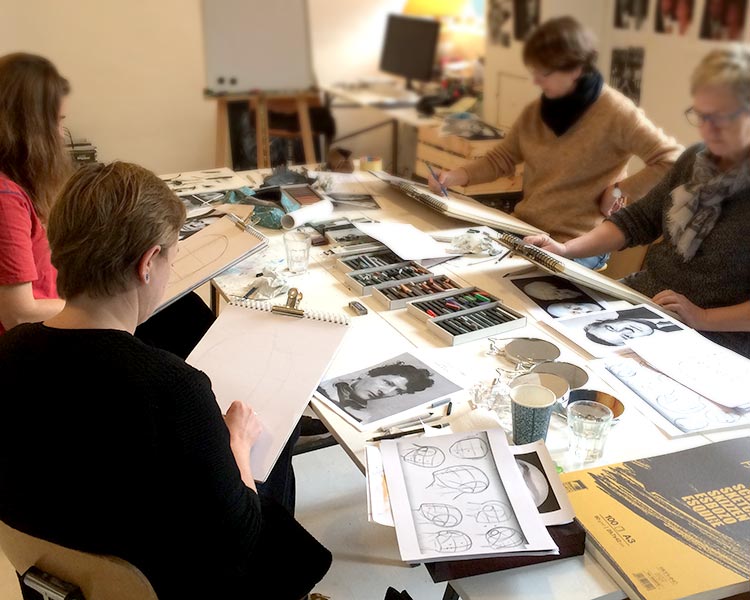 Tegnekurser i Aarhus. Tegneundervisning - tegnekurser for begyndere og øvede