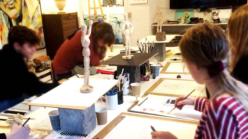 Tegnekursus og kunstkursus for børn og unge afholdes tirsdage, onsdag eller torsdag efter skoletid i Aarhus, forår
