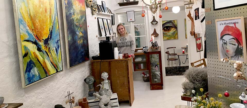 Unikt galleri i Aarhus hvor du kan opleve kunst, koncerter, drikke god kaffe samt deltage på tegnekurser og malekurser hos billedkunstner Peter Simonsen