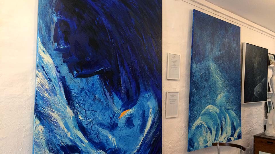 Maleriet ’DAG 1' er ét ud af otte malerier i den kunstneriske fortælling 'The Creation RMS&', der favner alle de store religioner, mytologier samt naturvidenskaben. Billedkunstner Peter Simonsen