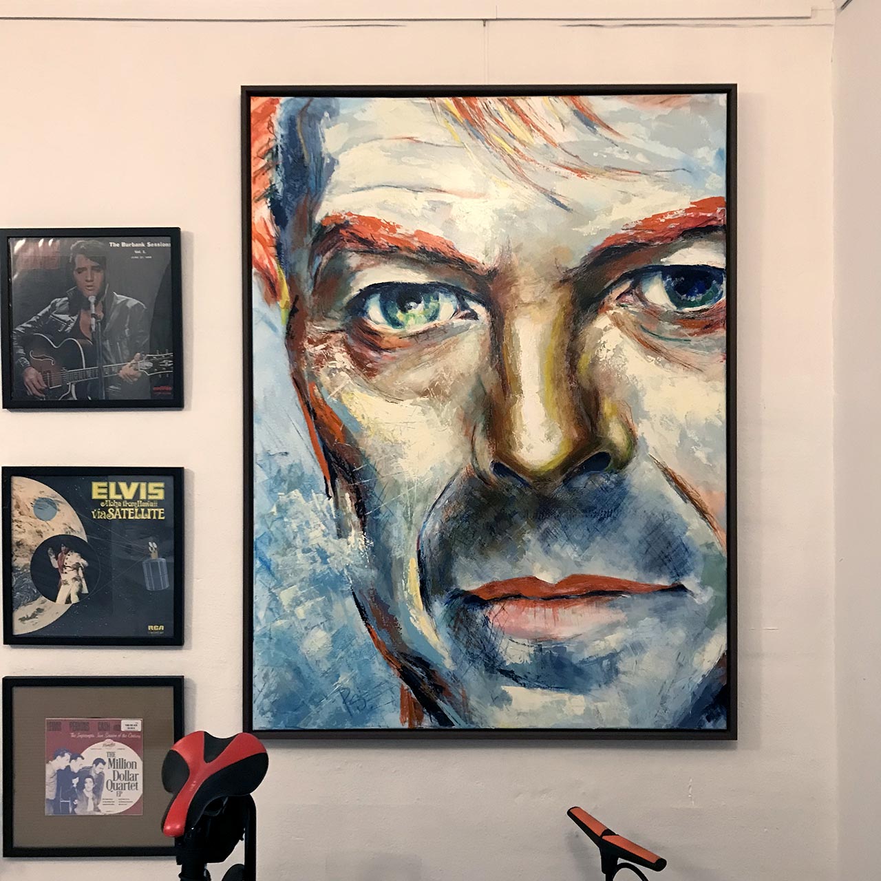 Portræt af David Bowie. Titel: Chameleon. Format: 90 x 120 cm. Mixed media malet af portrætmaler Peter Simonsen i 2020